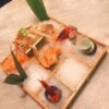 Piatto Crudo con sashimi di salmone e gamberi